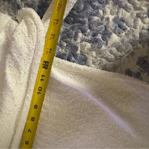 Elegant Off-Shoulder White Dress - Picture 5 of 6